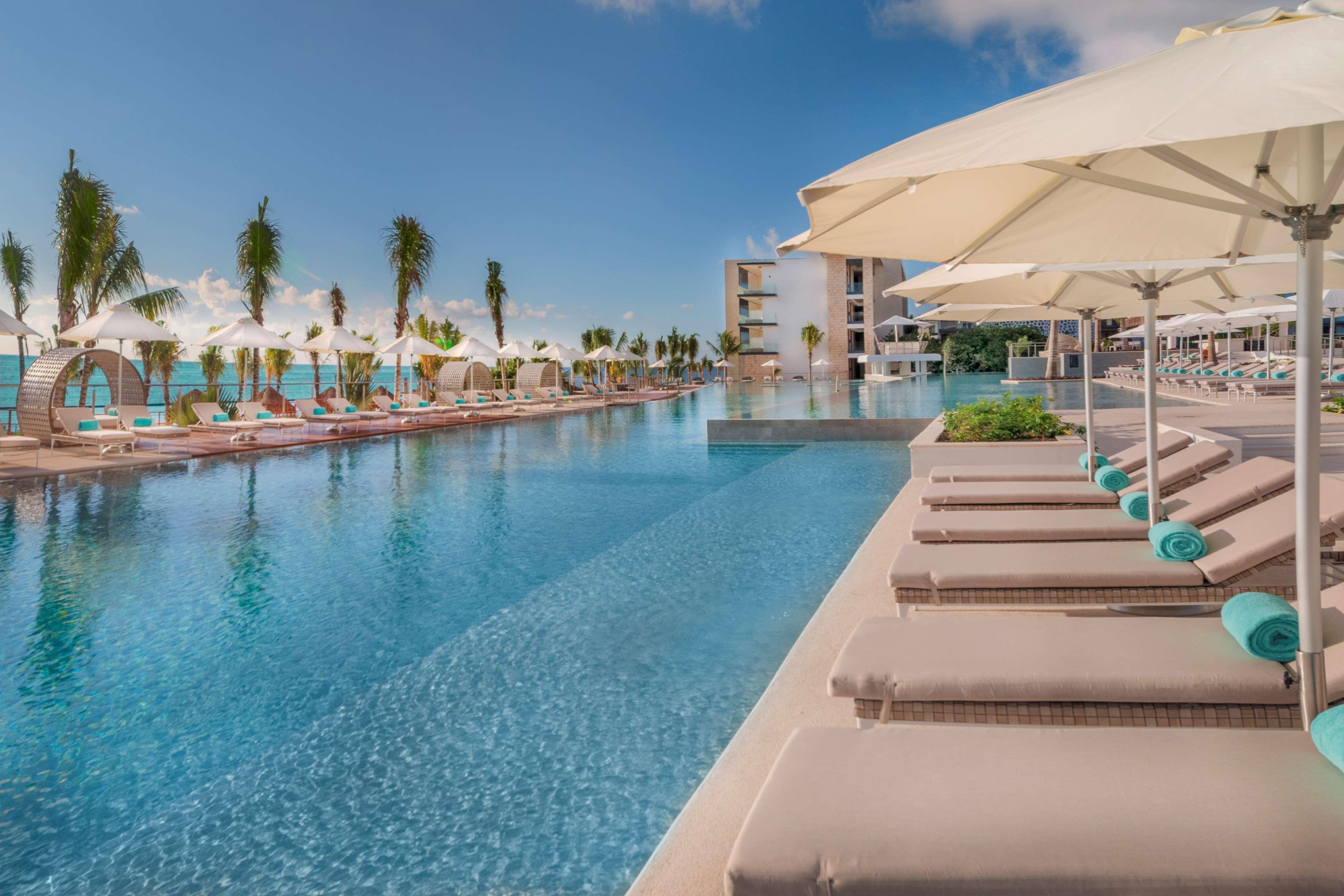 Haven Riviera Cancun (Adults Only) Alfredo V. Bonfil Bagian luar foto The pool at the Hilton Cancun Resort