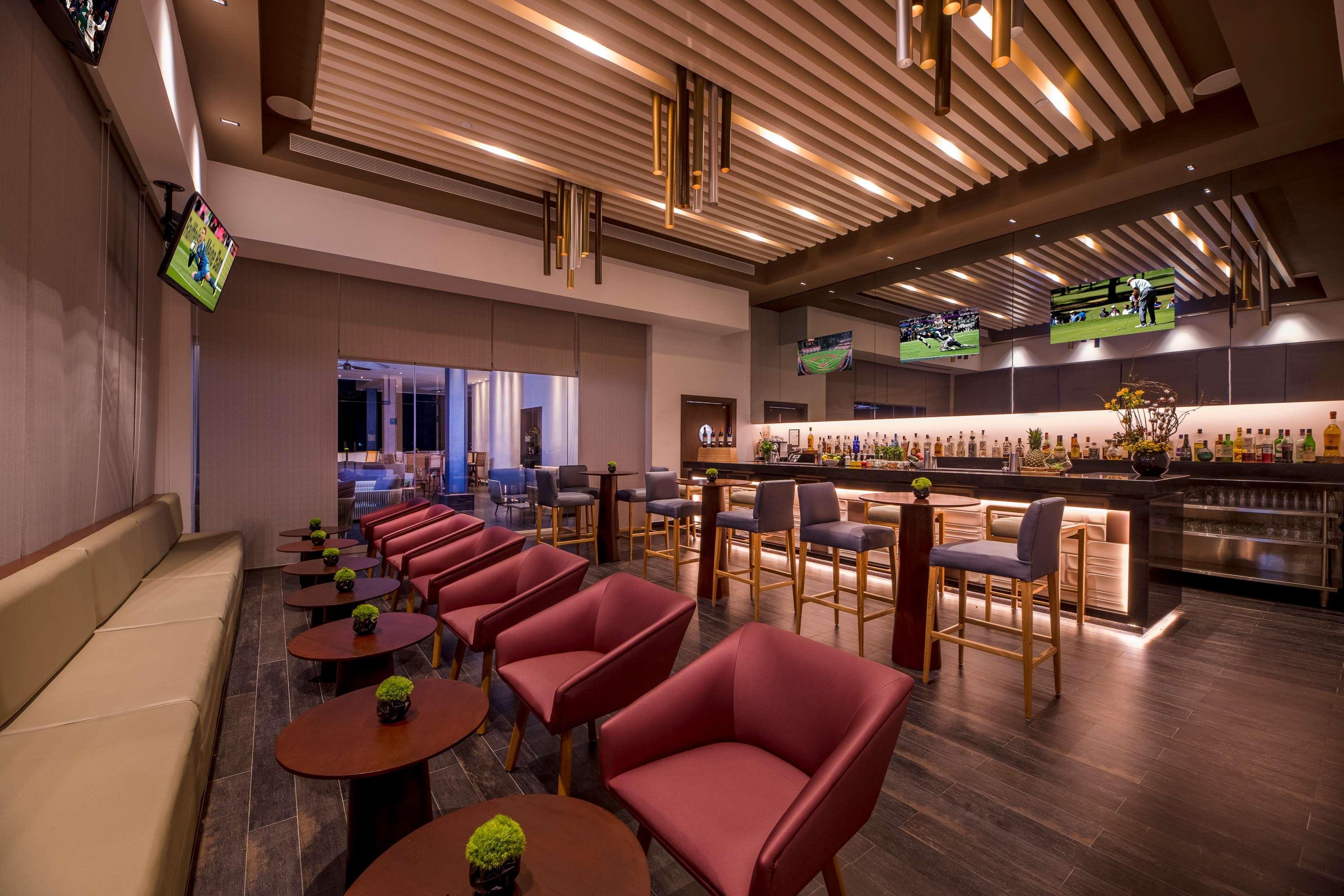 Haven Riviera Cancun (Adults Only) Alfredo V. Bonfil Bagian luar foto The lounge at the airport