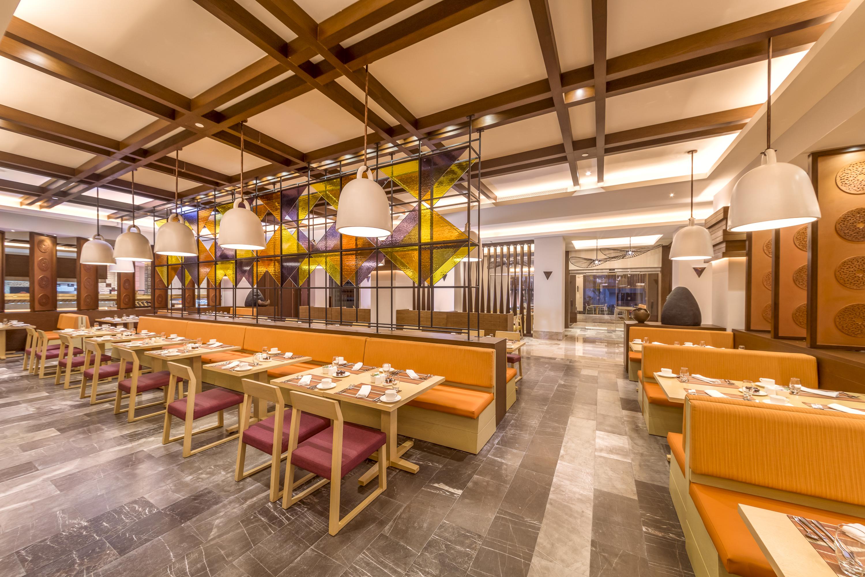 Haven Riviera Cancun (Adults Only) Alfredo V. Bonfil Bagian luar foto The interior of a typical buffet restaurant
