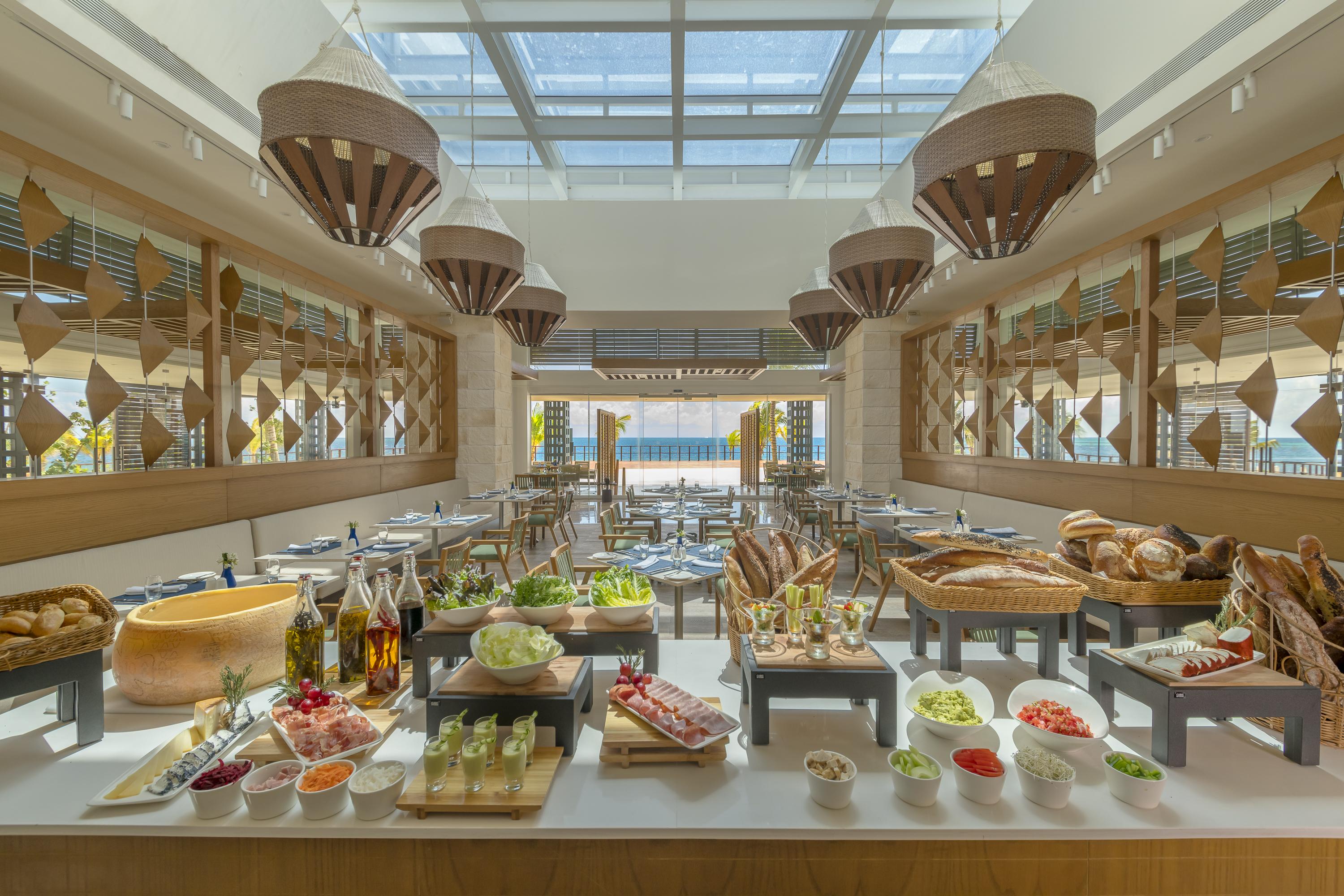 Haven Riviera Cancun (Adults Only) Alfredo V. Bonfil Bagian luar foto The buffet at the hotel