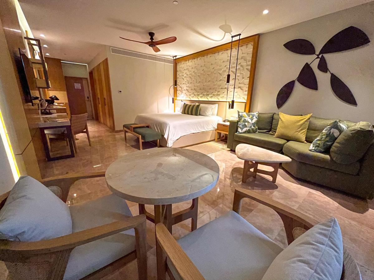 Haven Riviera Cancun (Adults Only) Alfredo V. Bonfil Bagian luar foto A suite at the resort