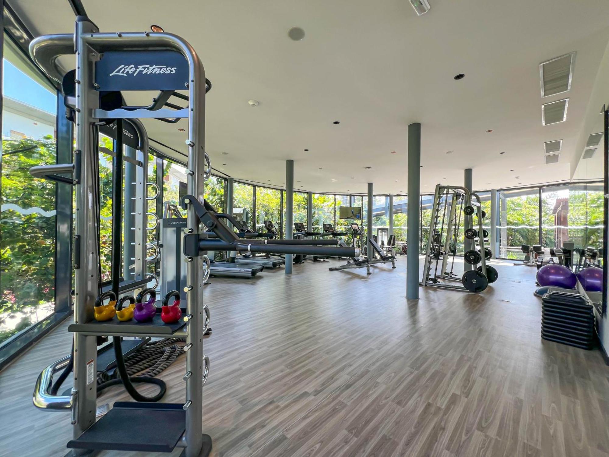Haven Riviera Cancun (Adults Only) Alfredo V. Bonfil Bagian luar foto Life Fitness gym at the 10th floor of the hotel