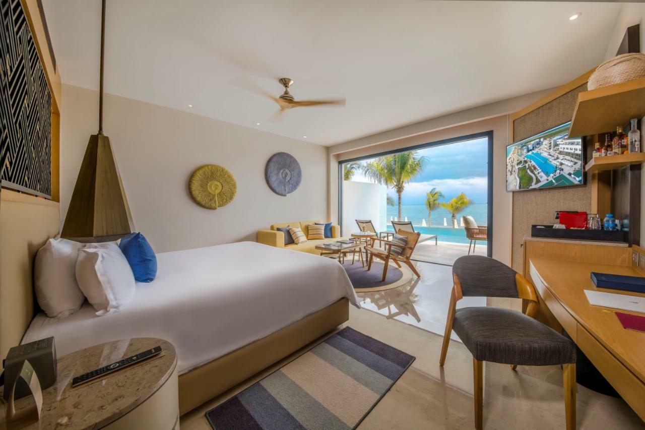 Haven Riviera Cancun (Adults Only) Alfredo V. Bonfil Bagian luar foto A room at the hotel